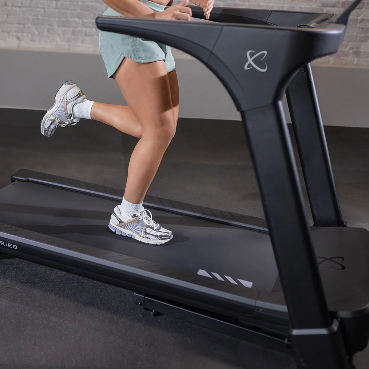 INSPIRE SERIES T4 FOLDING TREADMILL - Image 4